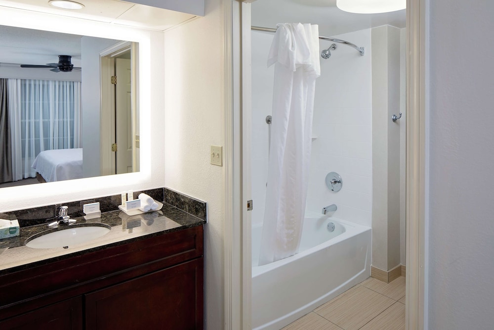 Suite, 1 King Bed, Accessible (Hearing) - Photo 5