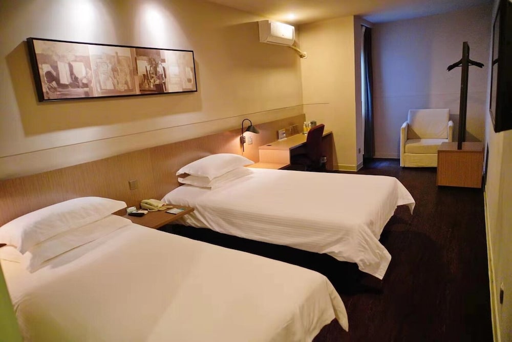 Twin Room (B)