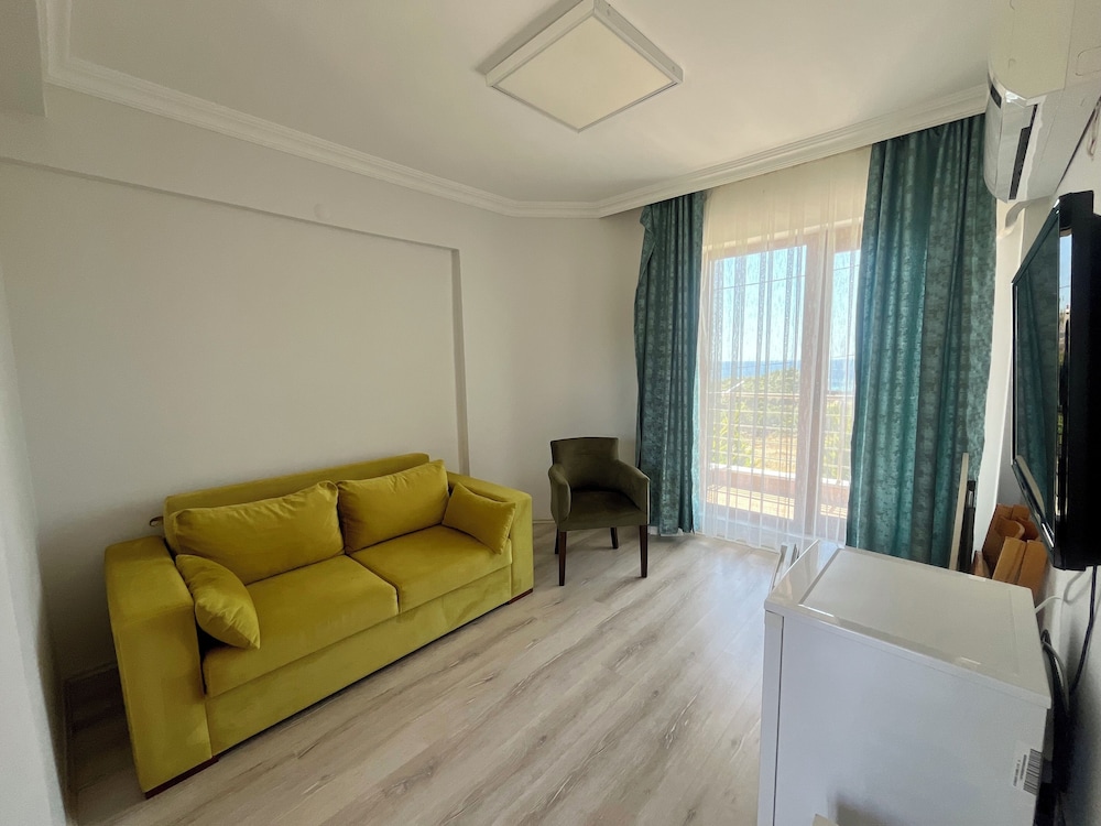 Standard Suite, Balcony, Sea View photo 2
