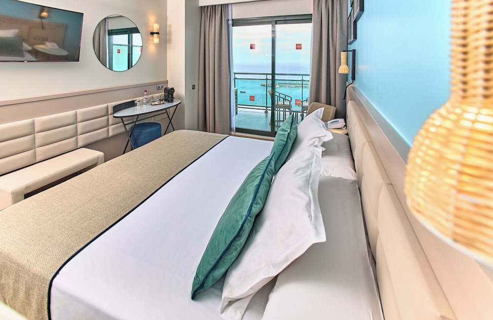 Deluxe Room - Photo 8