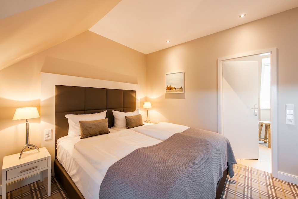 Junior Suite (Single Use) - Photo 1