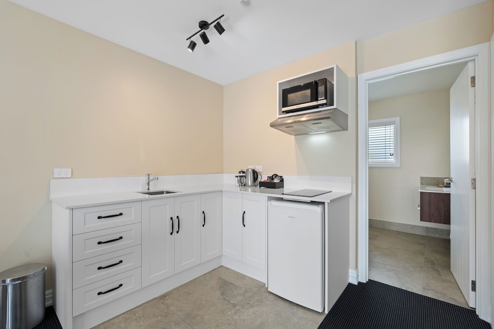 Premium Suite, 1 Queen Bed, Hot Tub, Ground Floor