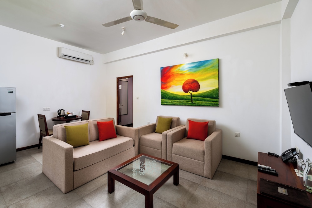 Superior Suite, 1 Bedroom, Garden View photo 3