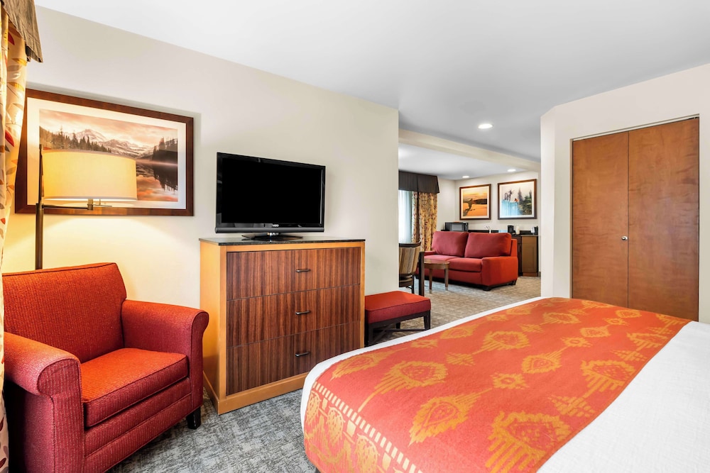 Suite, 1 King Bed, Accessible, Fireplace (Pet Friendly;with Sofabed) - Photo 2