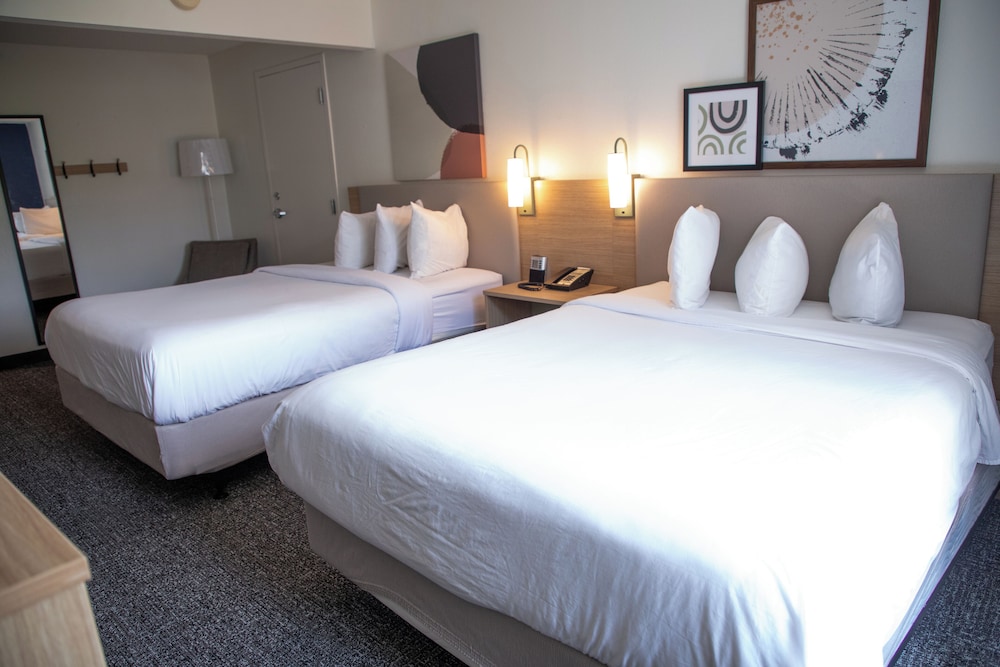 Room, 2 Queen Beds, Accessible, Bathtub (Mobility, Hearing) - Photo 1