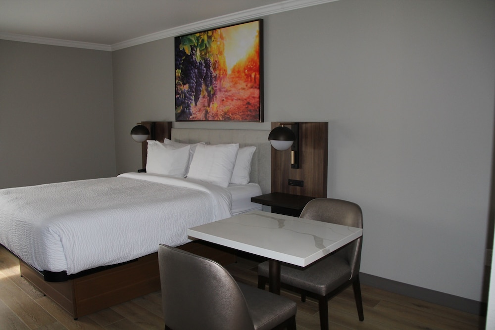 1 Queen Bed, Deluxe Room, Kitchenette, Non-Smoking - Photo 8