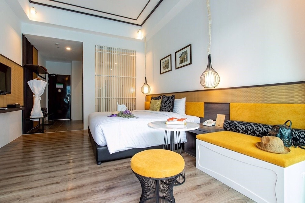 Yellow room pool access photo 2