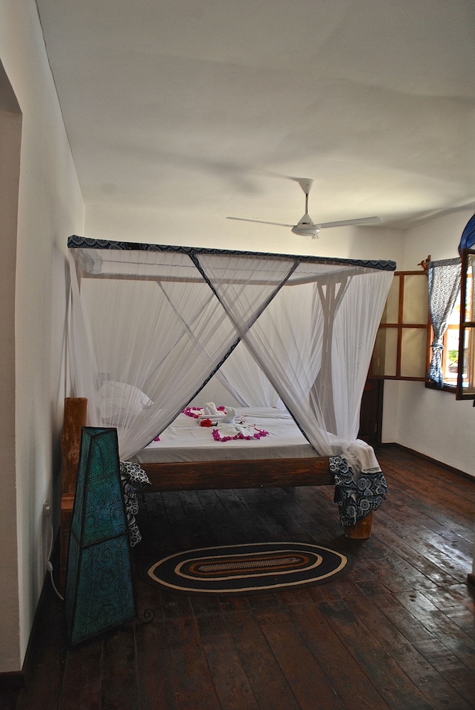 Standard Triple Room, Patio, Pool View photo 3