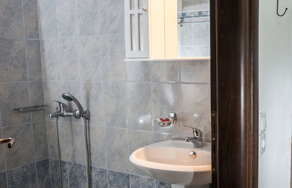 Traditional Studio, 2 Twin Beds, Kitchenette, Garden View photo 1