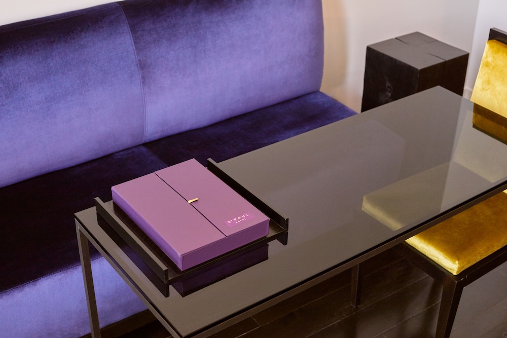Signature Suite - Photo 7