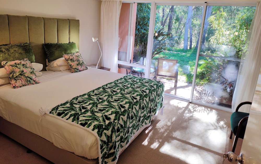 Luxury Room, 1 King Bed, Garden View (Ellenbrook) photo 2