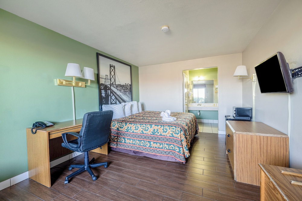 Premium Junior Room with Queen Bed, Non-Smoking - NQ2 - Photo 1