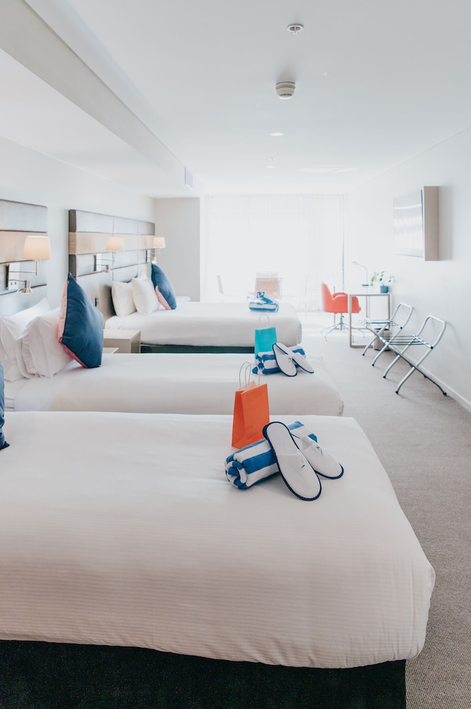 Superior Family Accessible Room, 1 Queen and 2 Single Beds - Photo 2