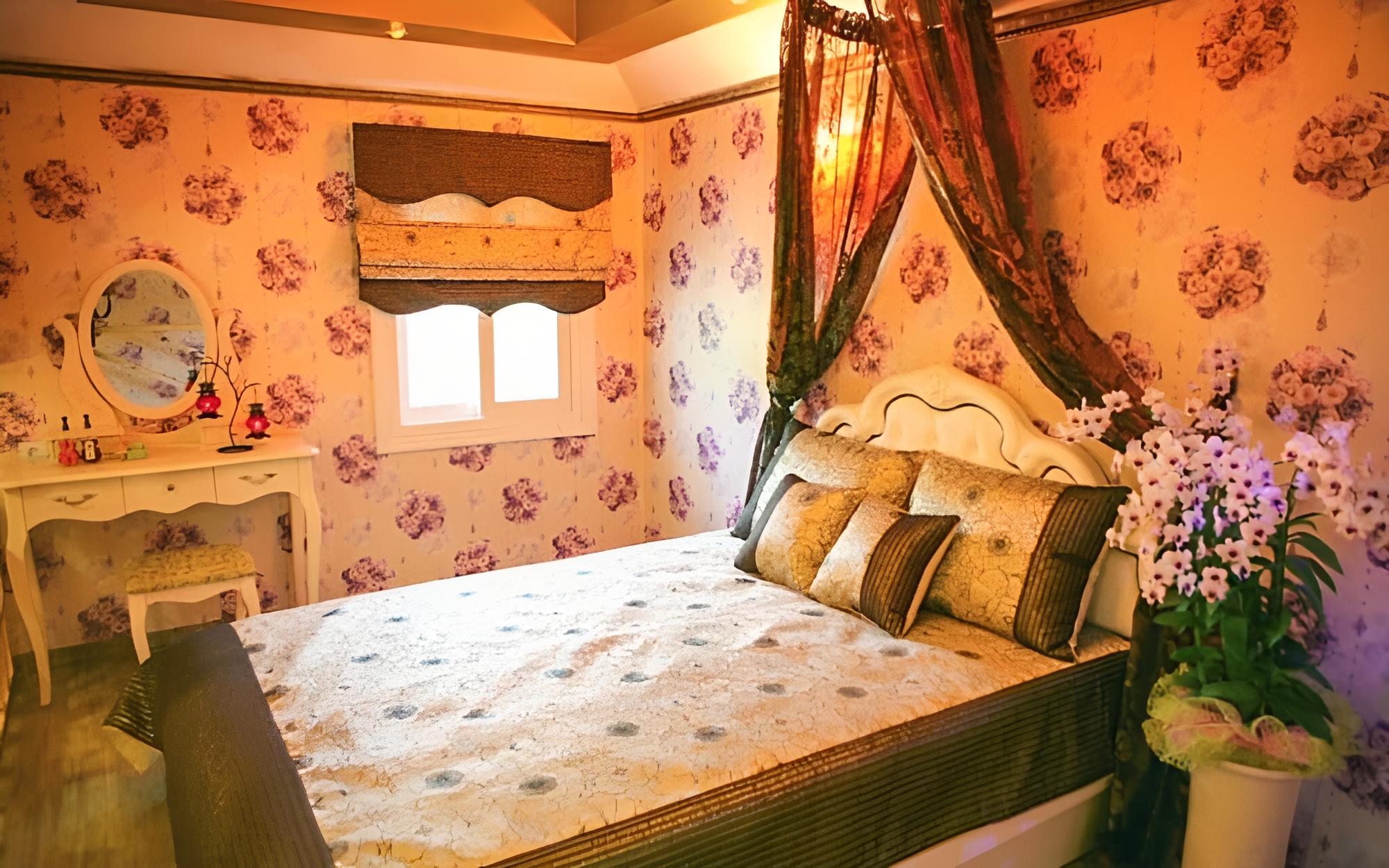 Room (Old fashioned) photo 2