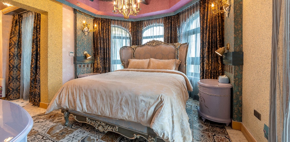 Elite Double Room, 1 King Bed photo 3