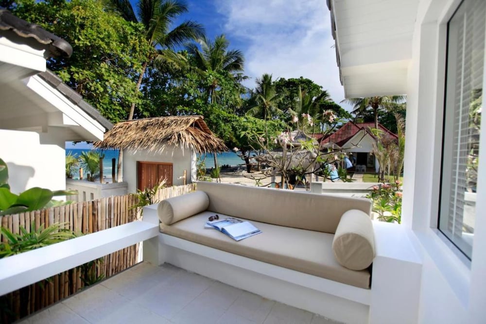 Beachfront Bungalow photo 3