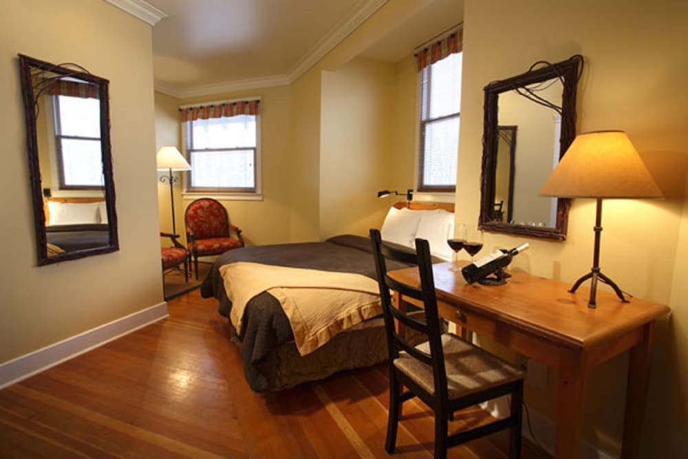 Traditional Room, 1 Queen Bed (Tower) photo 1