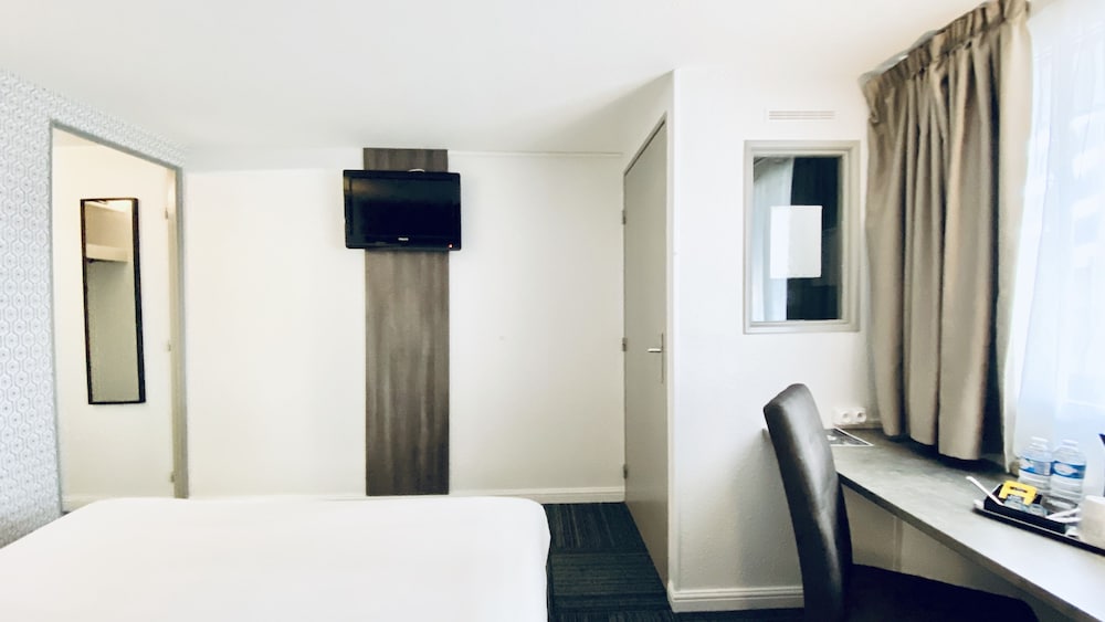 Standard Room, 1 Double Bed - Photo 10