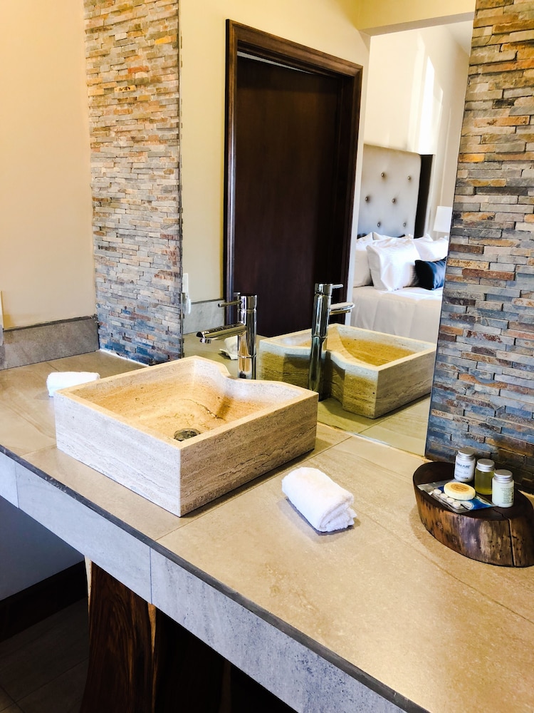 Luxury Room, 1 King Bed, Vineyard View, Villa Sorrento photo 3