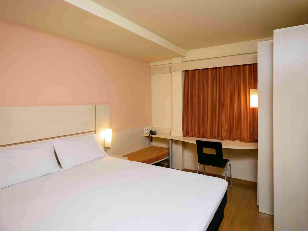 Standard Room, Multiple Beds photo 2