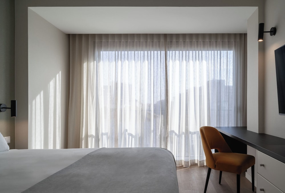 One-Bedroom Comfort Apt. with Sofa Bed photo 2