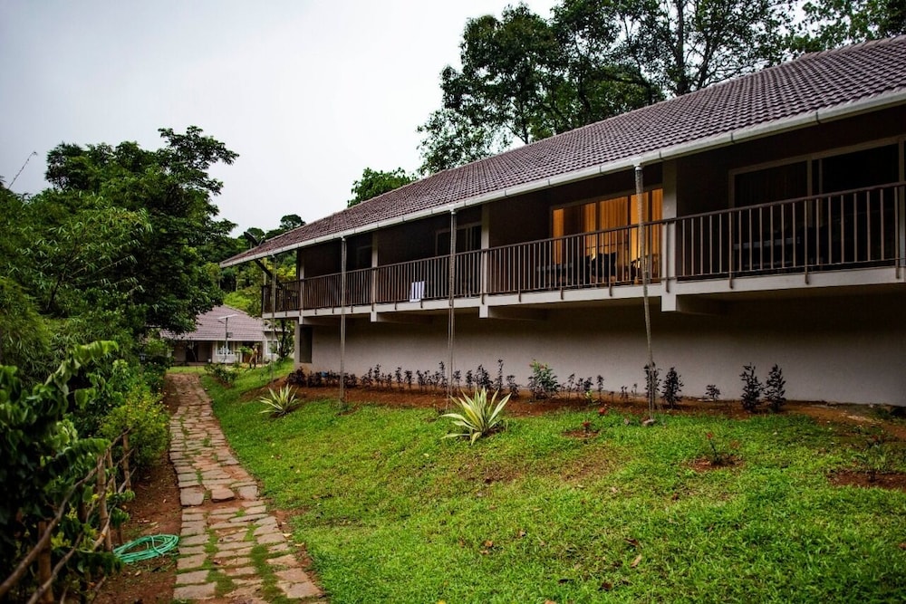 Basic Double Room, Balcony, Garden View