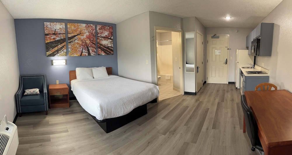 Efficiency, Standard Room, 1 Queen Bed, Non Smoking - Photo 1