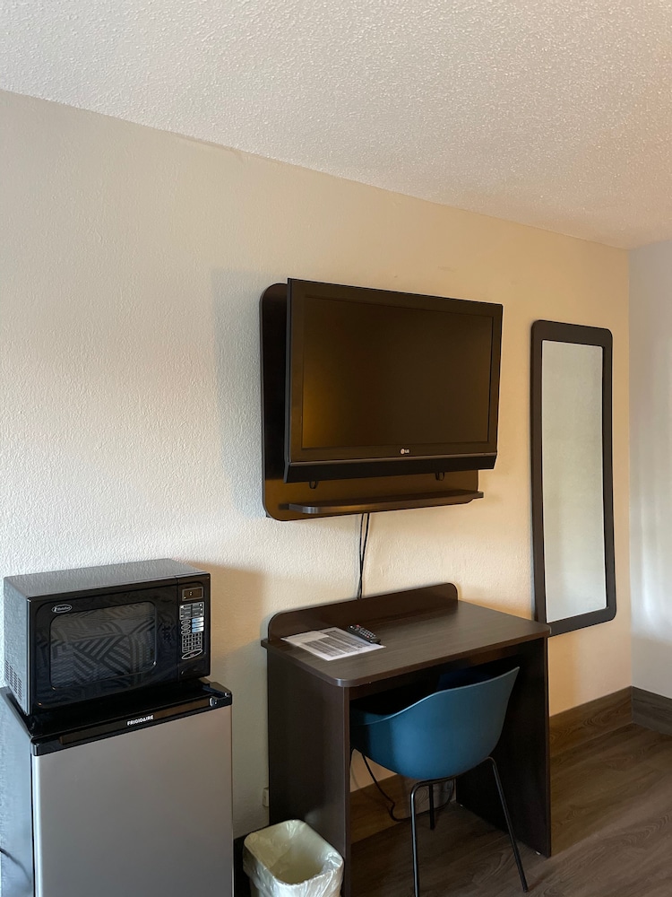 Deluxe Room, 1 King Bed, Accessible, Non Smoking - Photo 6