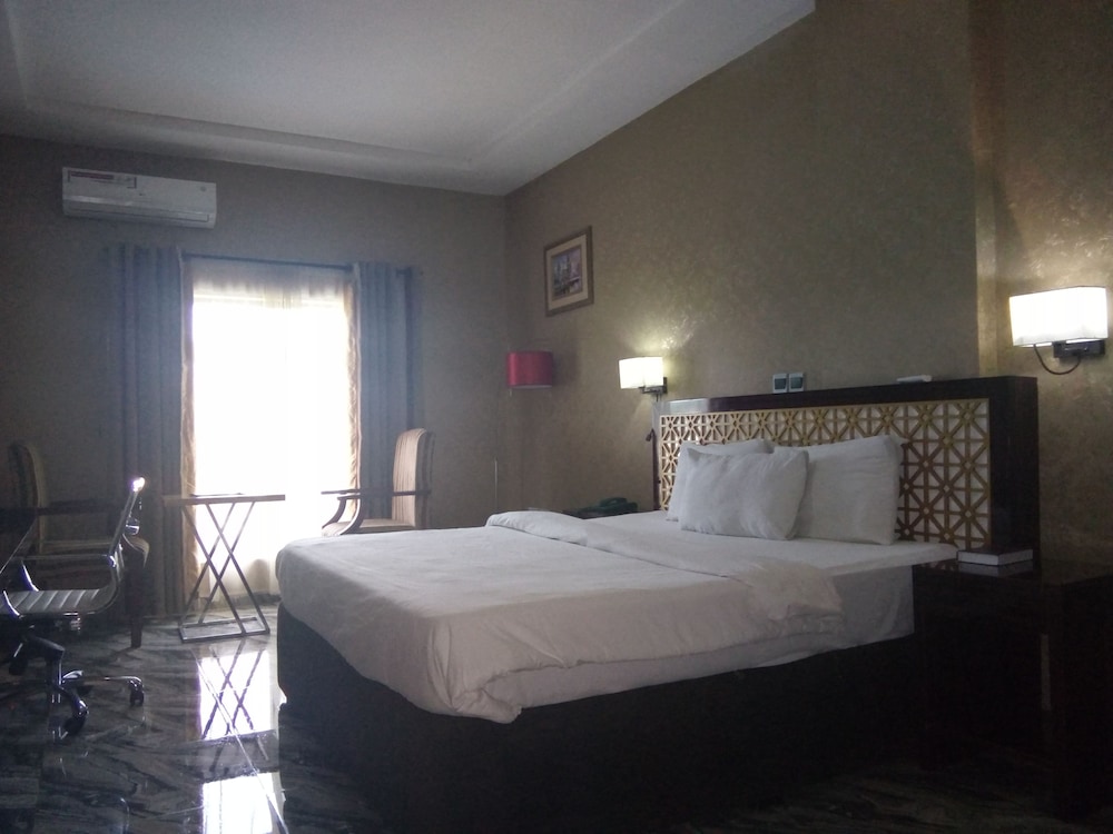 Executive Room - Photo 1