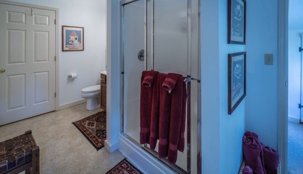 Standard Double Room, Ensuite (The Red Room) photo 3