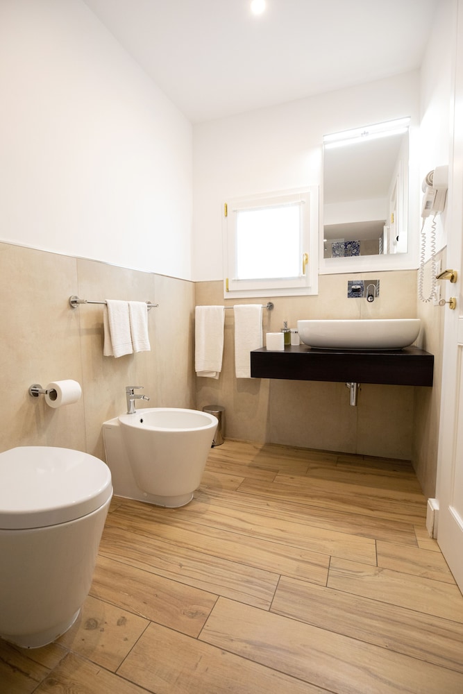 Double Room - Photo 6