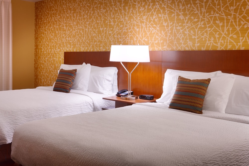 Room, 2 Queen Beds (Mobility Accessible, Roll-In Shower) photo 3