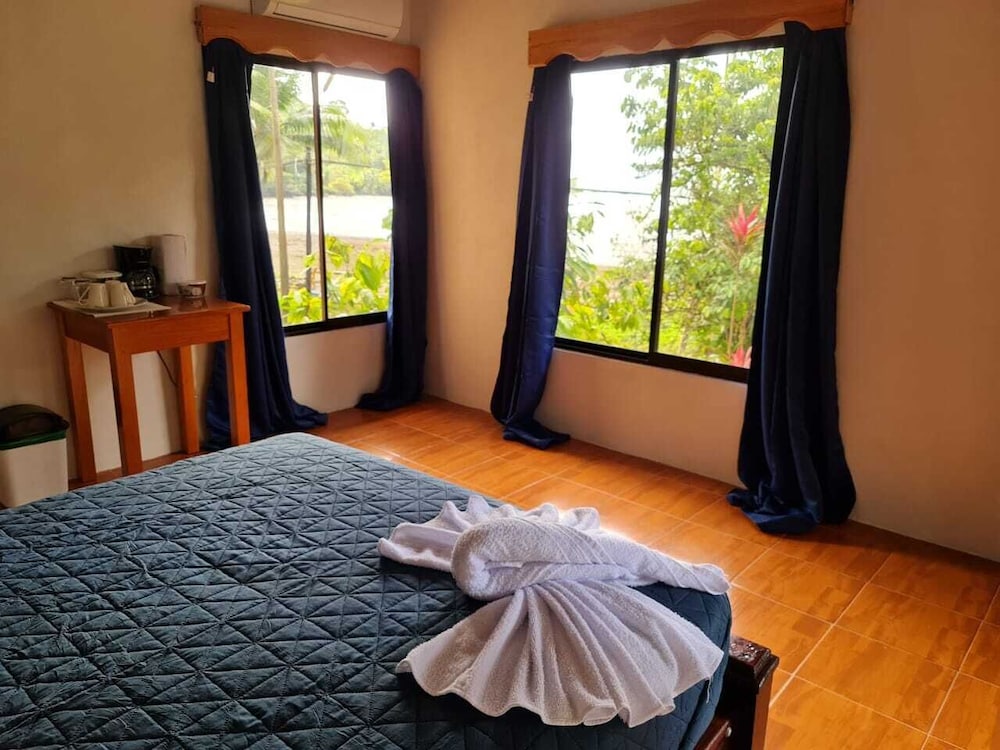 Basic Triple Room, Multiple Beds, Non Smoking, Beach View photo 1