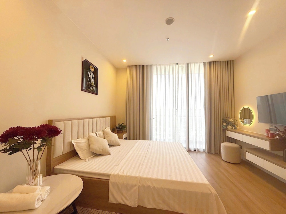 Deluxe Studio Suite, Bathtub, Beach View