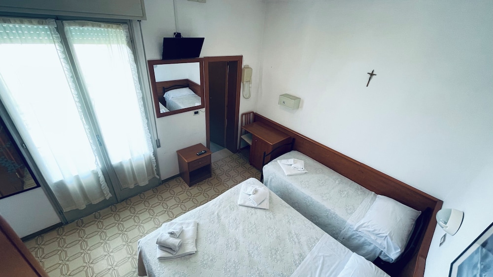 Standard Triple Room photo 3