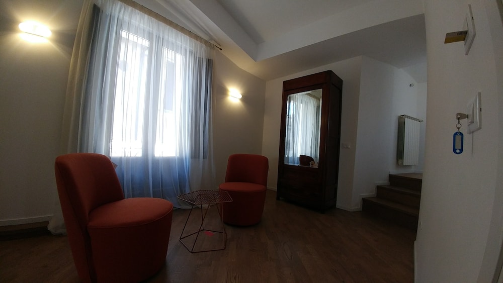 Deluxe Penthouse, 1 Queen Bed, Balcony, City View photo 3