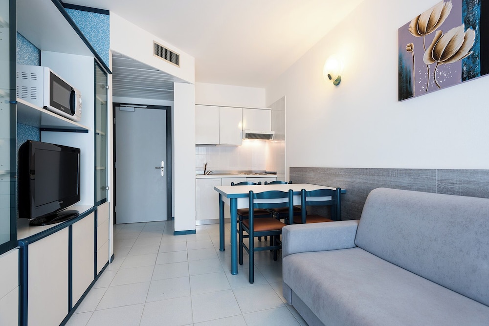 Apartment, Balcony