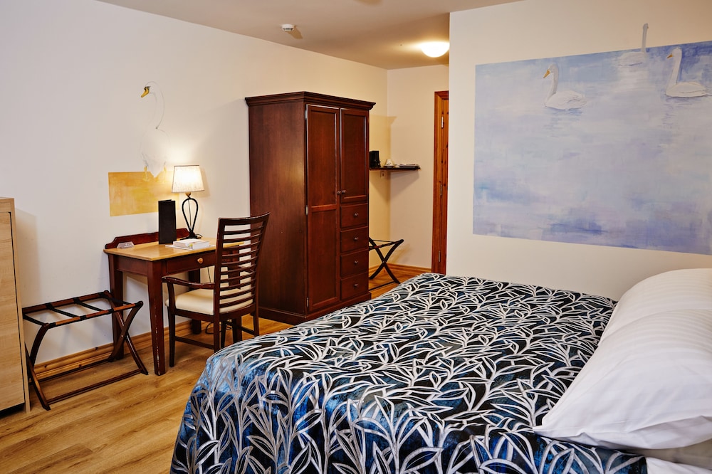 Deluxe Triple Room with River View and Hot Tub Access photo 2