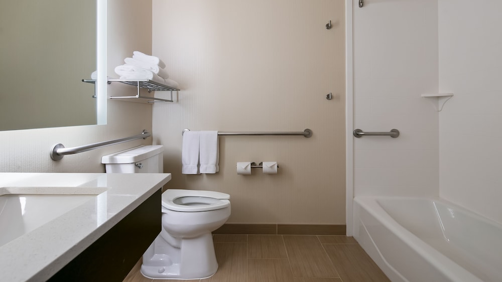 Standard Room, 1 King Bed, Accessible (Communications) - Photo 4