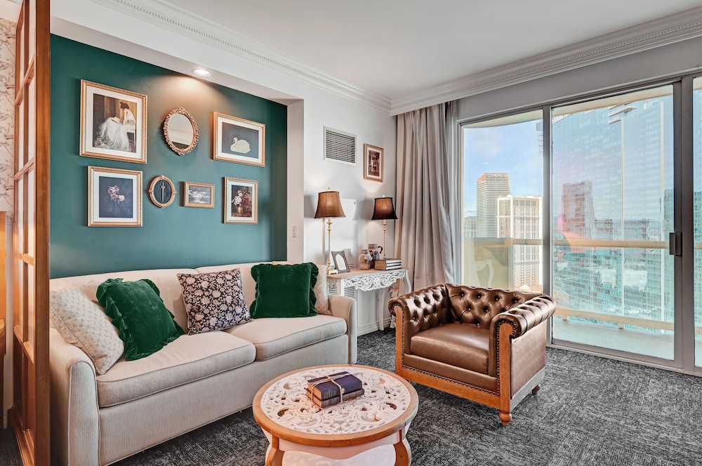 Luxury Studio Suite, Kitchenette, City View