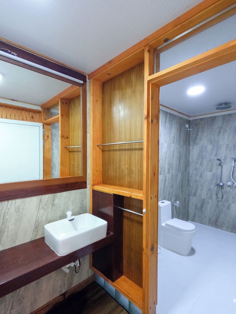 Deluxe Double Room, Sea View, Beachfront photo 3