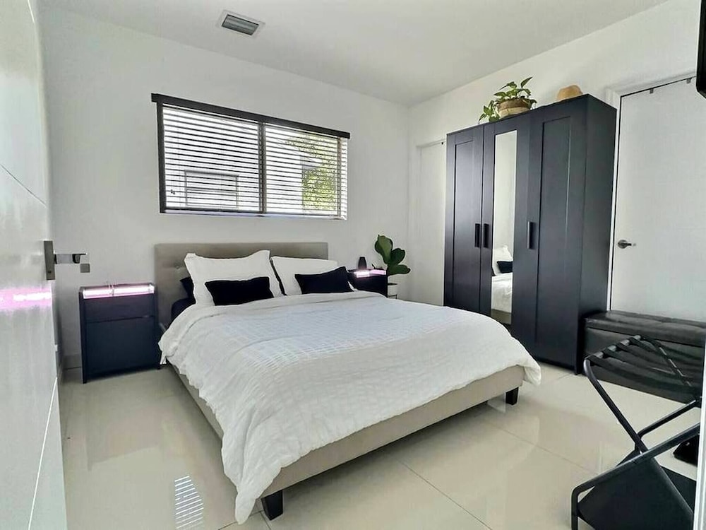 House, 4 Bedrooms, Patio, Garden View photo 3