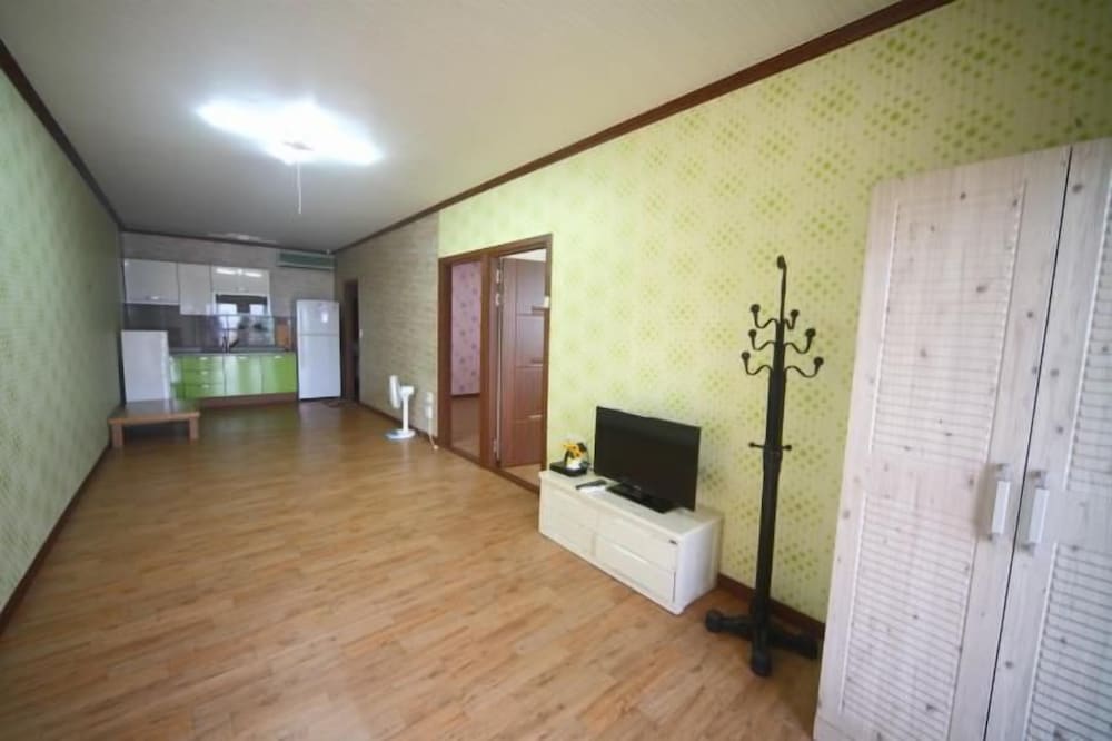 Family Room photo 1