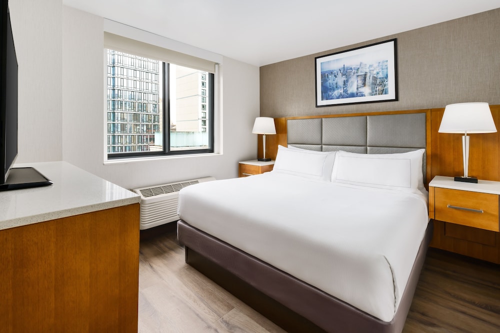 Suite, 1 King Bed, Non Smoking photo 1