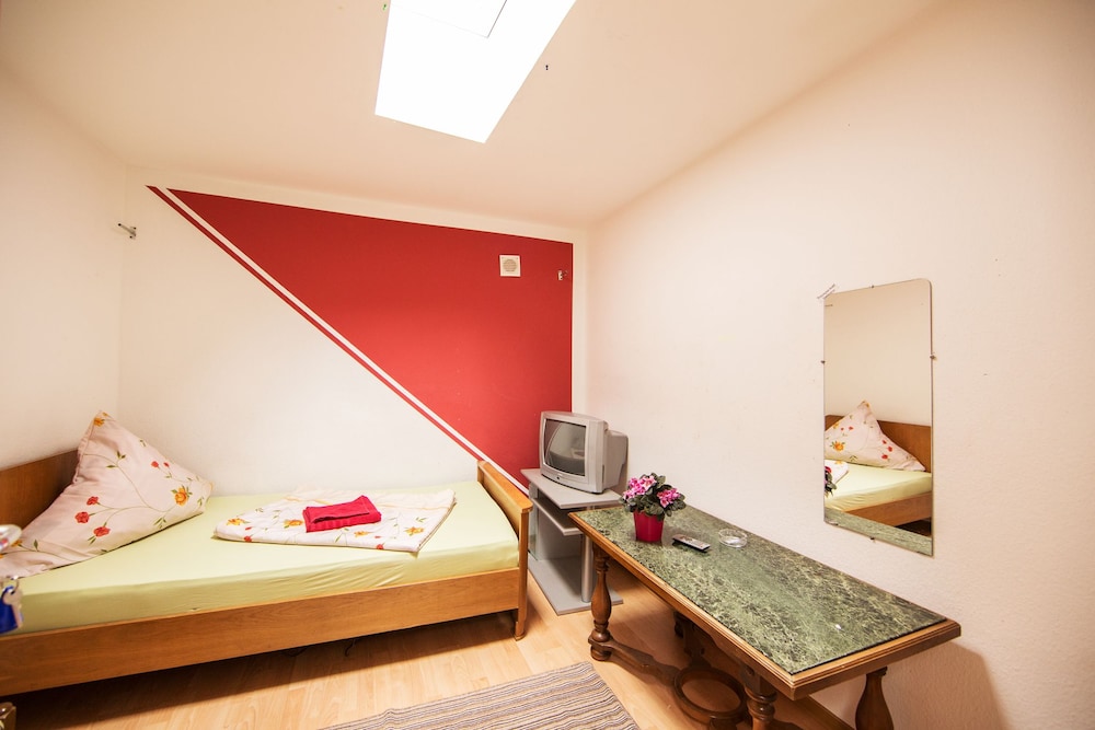 Economy Single Room, Shared Bathroom