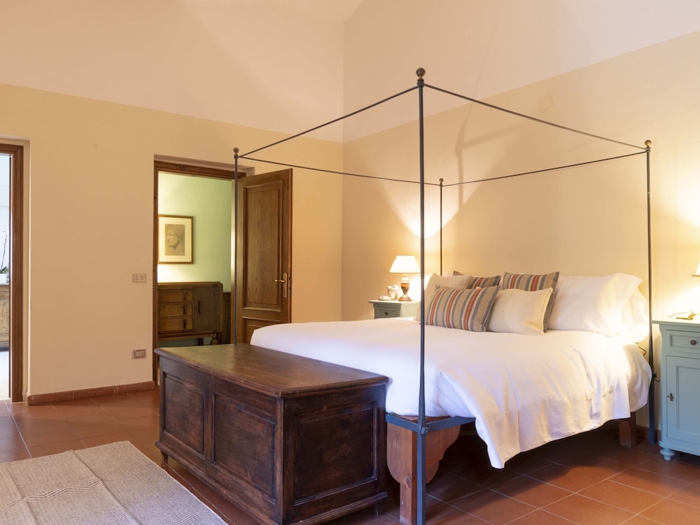 Villa photo 2