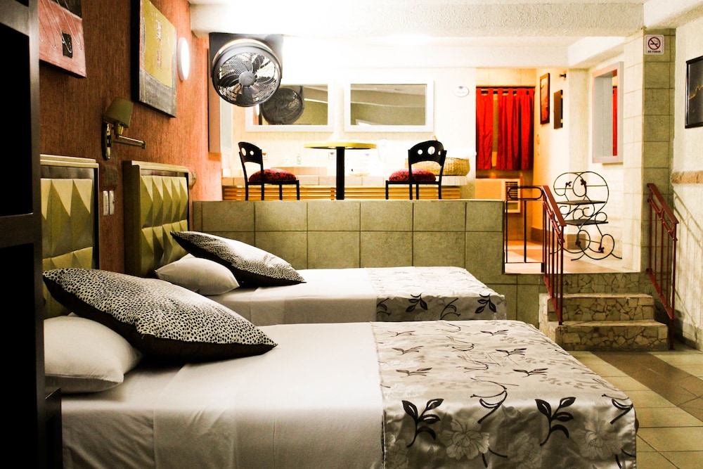 Double Room, 2 Queen Beds photo 3