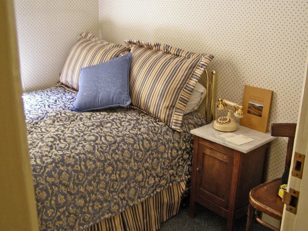 Economy Room, 1 Double Bed, Shared Bathroom (European - Double)