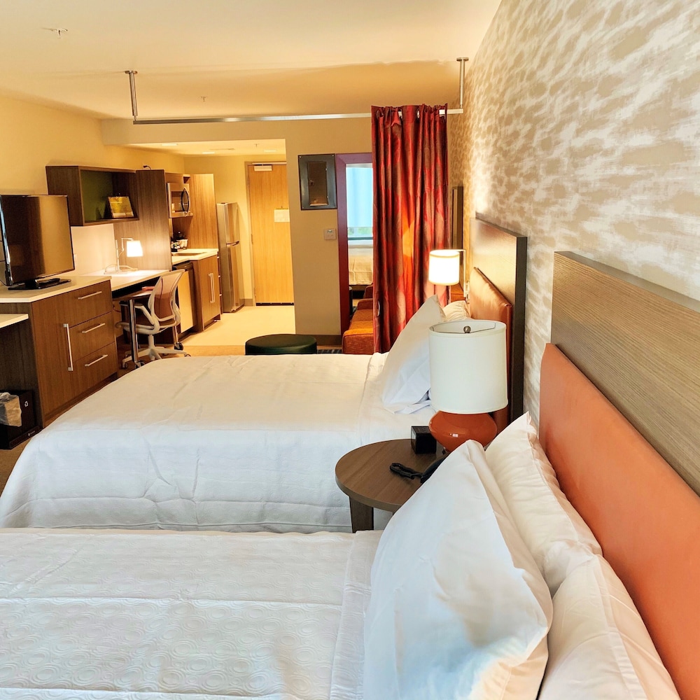 Suite, Multiple Beds, Non Smoking - Photo 2