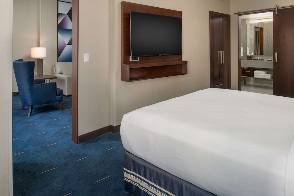 Suite, 1 King Bed (Oversized)